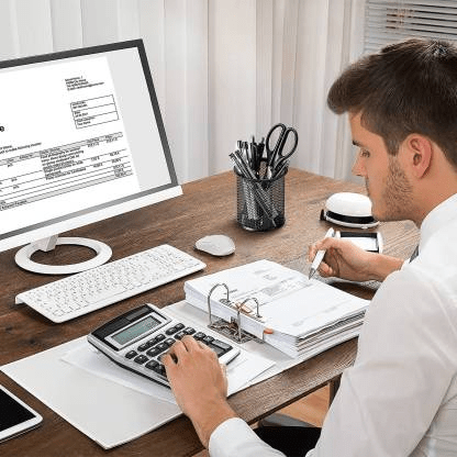 Pot à crayons noir sur bureau organisé avec fournitures